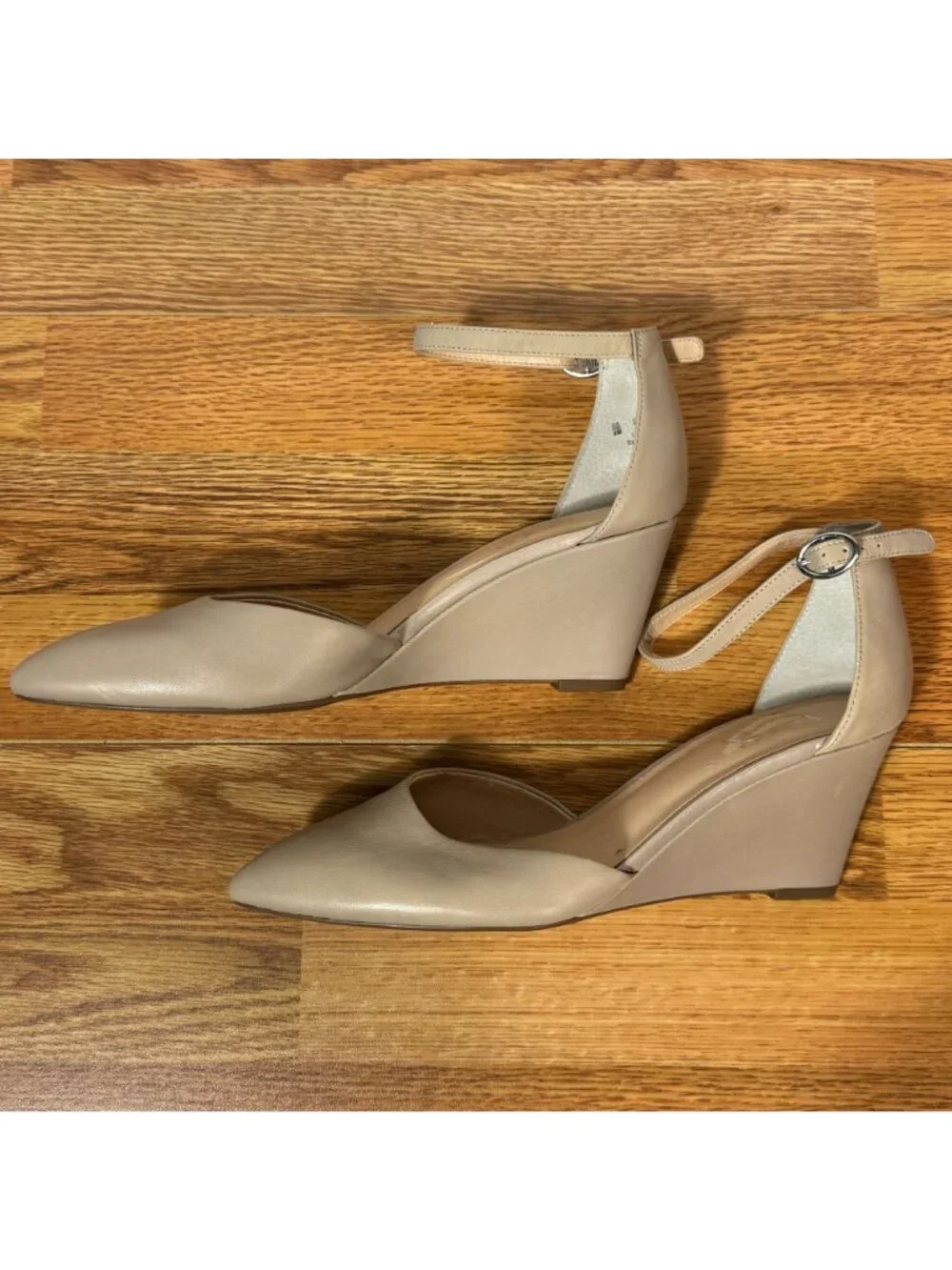 Franco Sarto Fayth Beige Pointed Toe Leather Wedge Heels Size 9